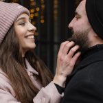 Как сделать комплимент мужчине: гайд для общения и переписки