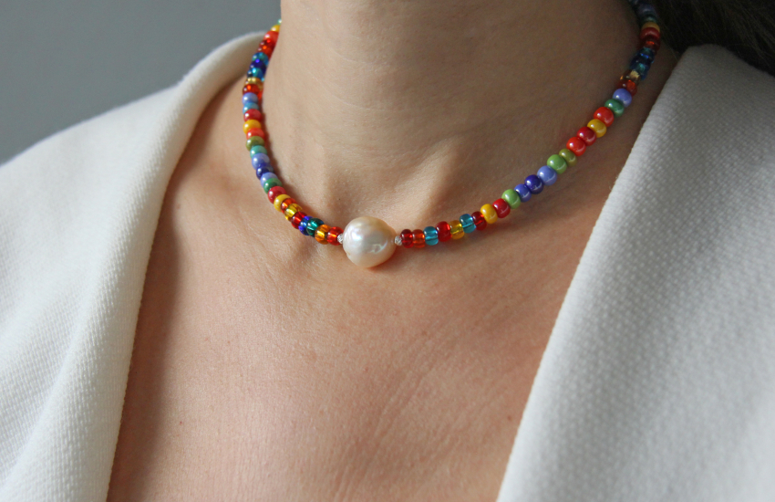 девушка, немодные украшения, антитренды украшений