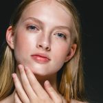 Призрачные ресницы: что это и как повторить тренд на естественность