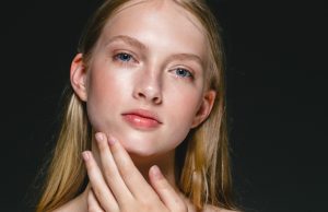 Призрачные ресницы: что это и как повторить тренд на естественность