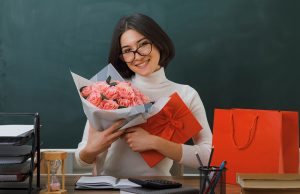 День учителя: гайд по подаркам на любой бюджет