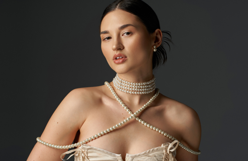 Ювелирный акцент: украшения, которые делают образ праздничным