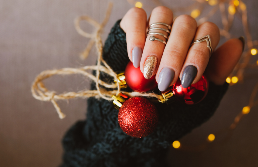 Маникюр на Новый год: 10+ стильных идей