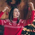 Ugly sweater: с какими украшениями подружить самый уютный новогодний тренд