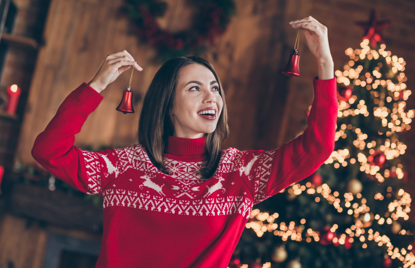 Ugly sweater: с какими украшениями подружить самый уютный новогодний тренд