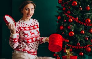 Красная Огненная Лошадь: гид по новогоднему декору, цветам и подаркам