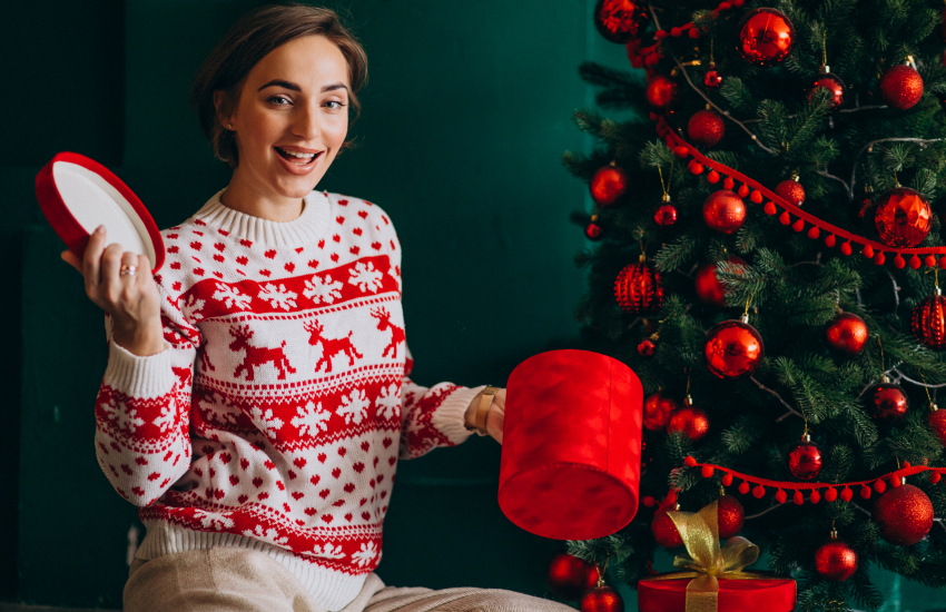 Красная Огненная Лошадь: гид по новогоднему декору, цветам и подаркам