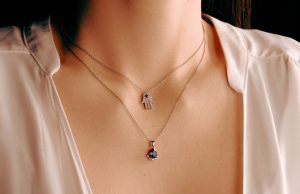 Подвески с мистическими символами: гид от астролога