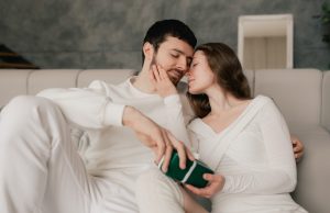 Подарки на 23 Февраля: выбираем украшения и аксессуары для Него