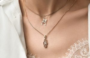 Буквы, символы и знаки зодиака: тренд на персонализированные украшения