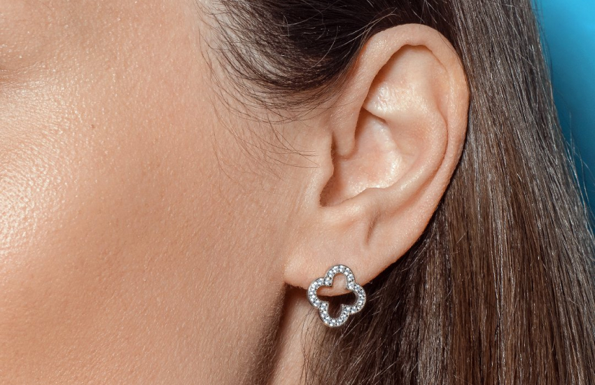 Серьги на каждый день: собираем базу со стилистом