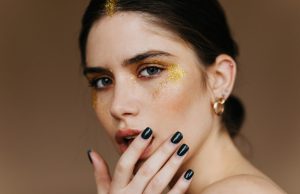 Золотой макияж: драгоценный тренд весна-лето 2026