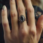 Назад в будущее: тренд на украшения в винтажном стиле