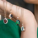 Солнечный союз: какие камни лучше всего сочетаются с золотом