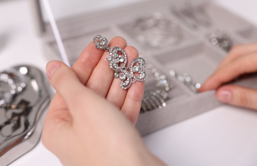 585 золотой ломбард, сдать старые украшения