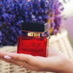 Главные ароматы весны и лета 2026: что носить в новом сезоне