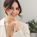 Украшения для офиса, которые можно носить в любое время года