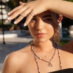 Летние украшения: какие металлы и камни подчеркнут твой загар