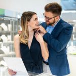 Ювелирная дипломатия: что дарить, когда хочешь помириться